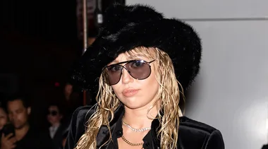 Miley Cyrus shows off dramatic new hair do