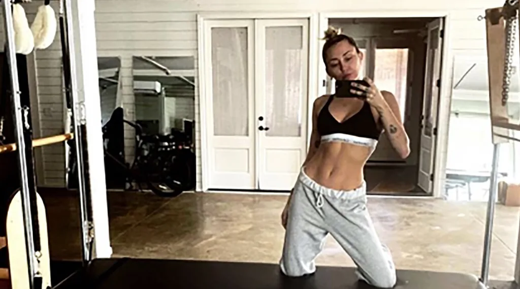 Miley Cyrus pilates post