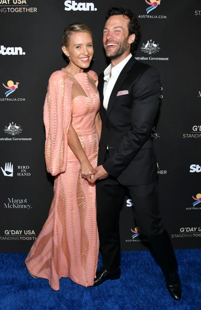 Nicky Whelan and Kyle Schmid