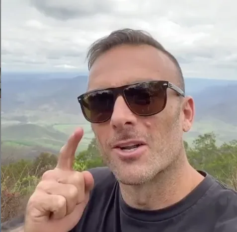 Commando Steve to signal that the celebrity trainer seems ready to get back to business as usual