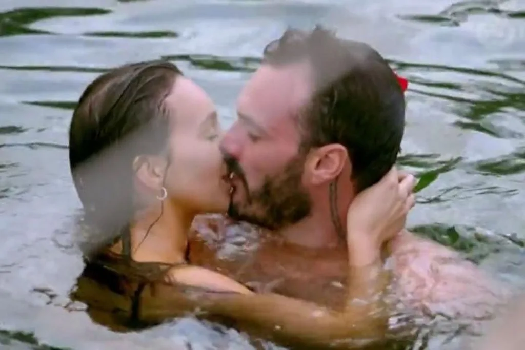 Bella Locky kiss