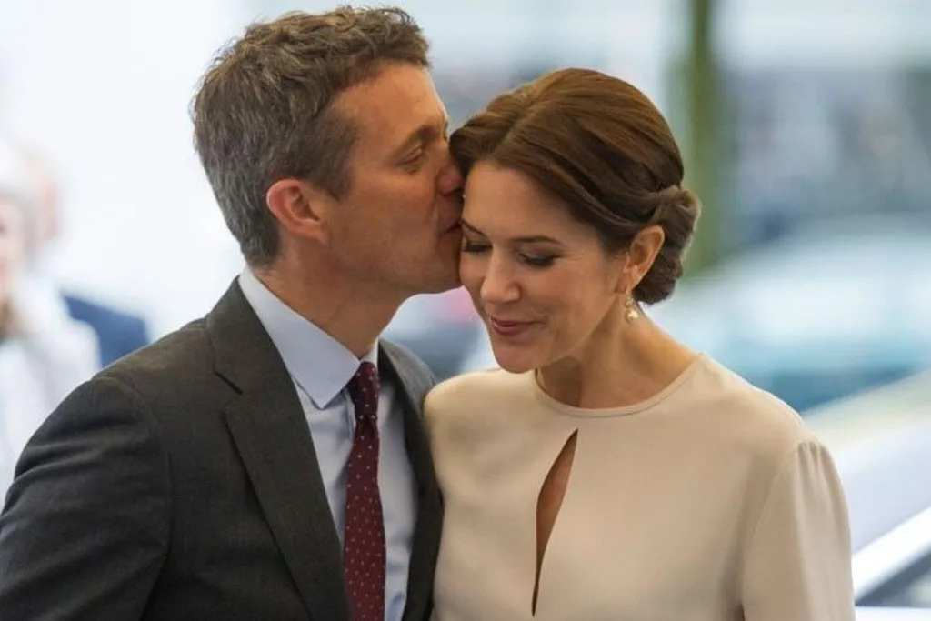 prince frederick and princess mary kiss