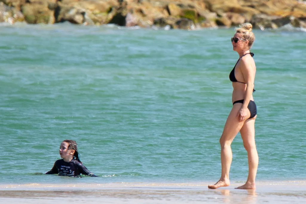 Asher Keddie beach body