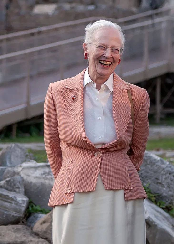 queen margarethe smoking
