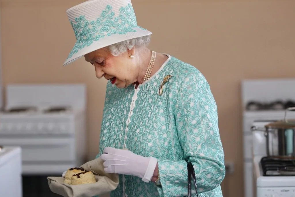 queen with food