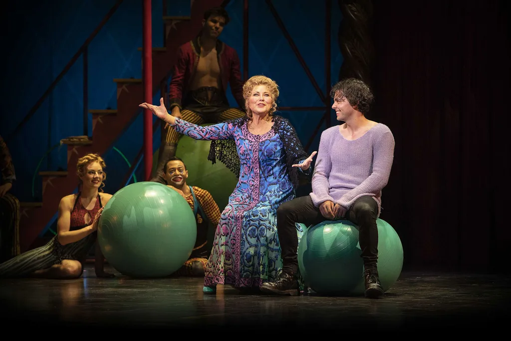 Kerri-Anne Kennerley Pippin fall