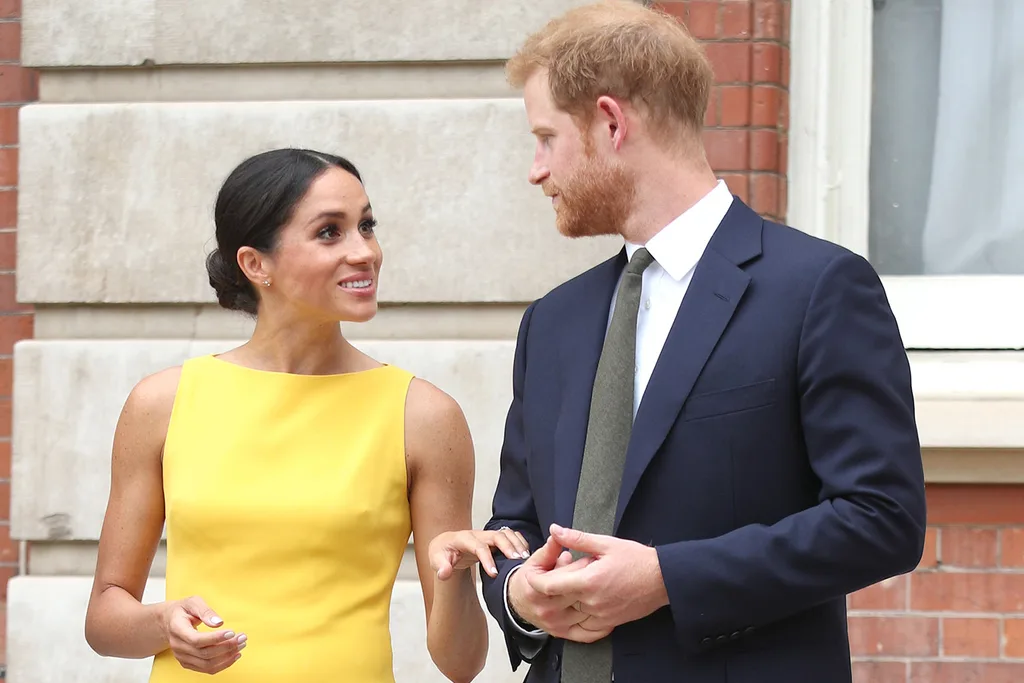 Harry and Meghan megixt queen