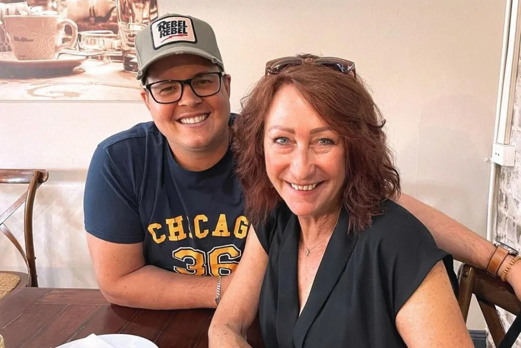 Johnny Ruffo Lynne McGranger