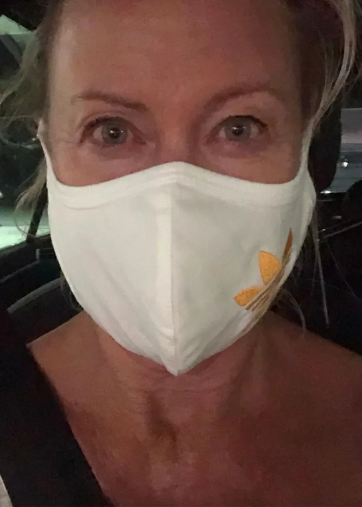 Lisa Curry covid test mask