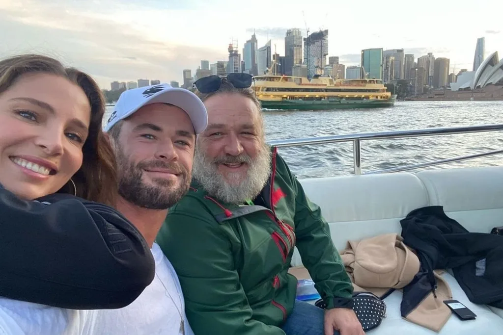 Chris Hemsworth Russell Crowe Elsa
