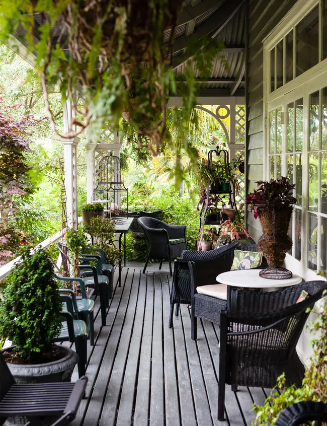 GDN-thorburn-outdoor-lounge-area