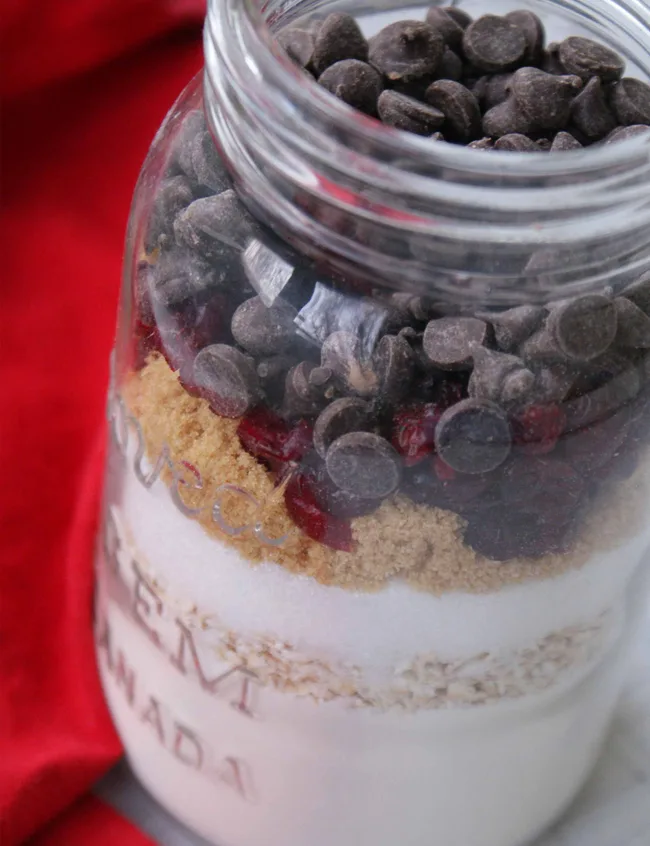 Mason jar cookie mix gift jar