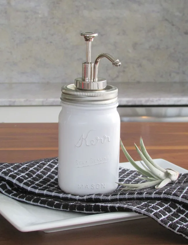 Mason jar liquid soap dispenser