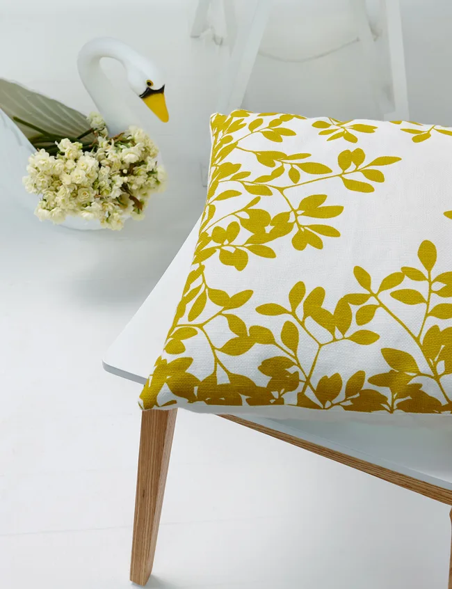 ask-alex-spring-fling-yellow-swan