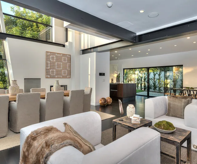 Andy-Roddick-Dinner-room-and-lounge-area