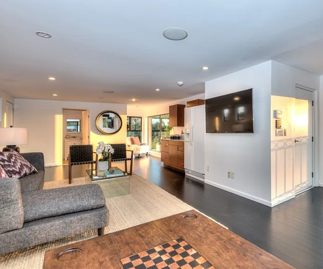 Andy-Roddick-separate-living-quarters