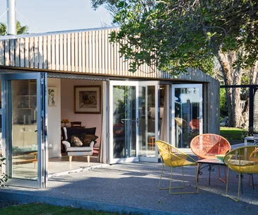 Bungalow, courtyard, concrete absorption