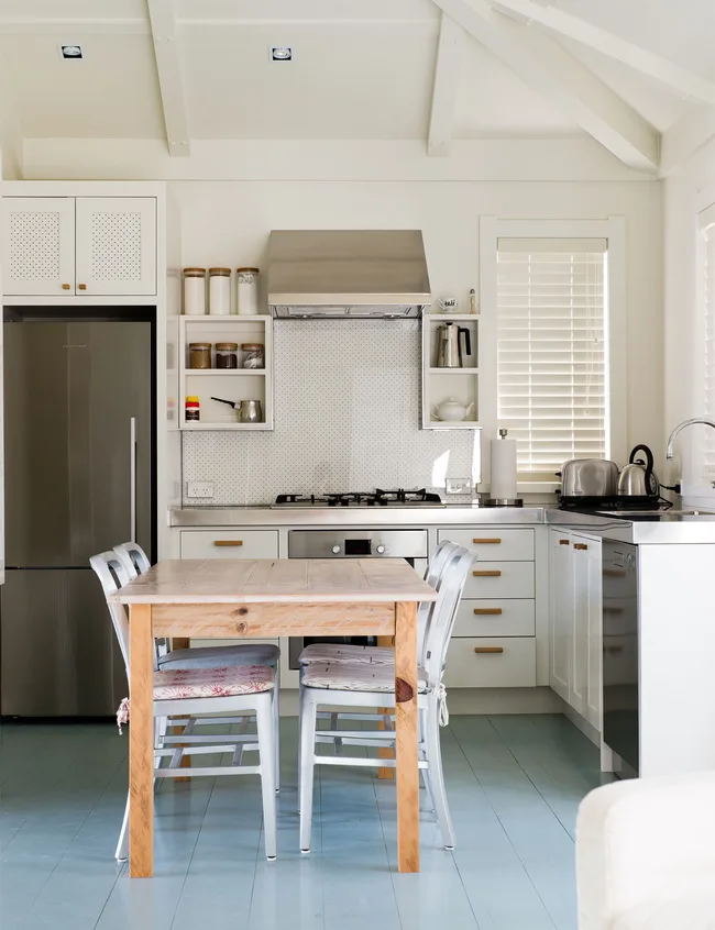 Beach house kitchen