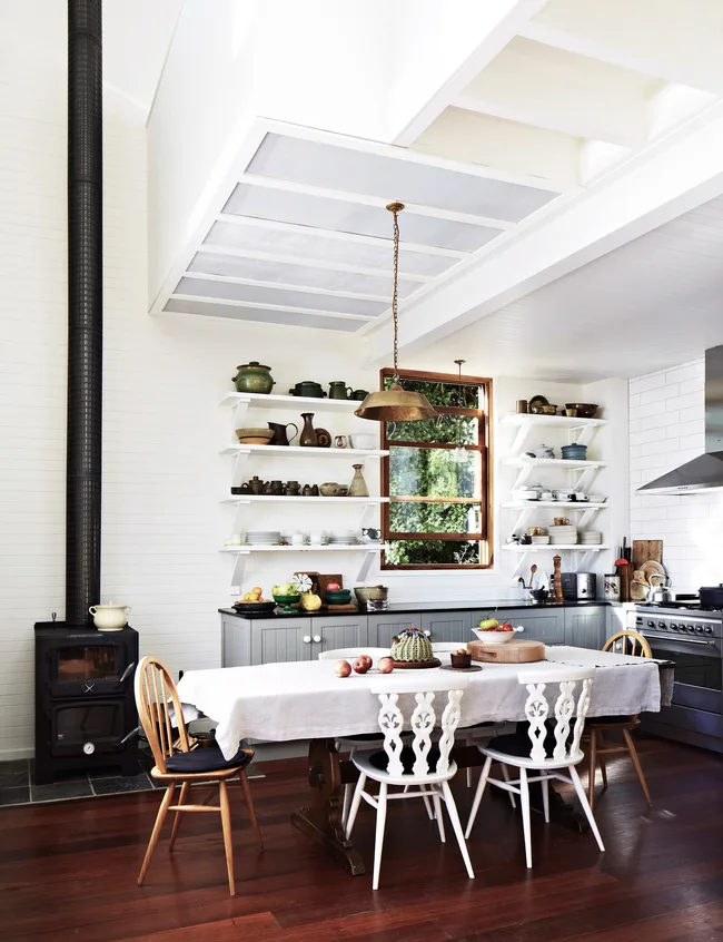 Soft, light lacquers for cabinetry combined with textured timber elements.