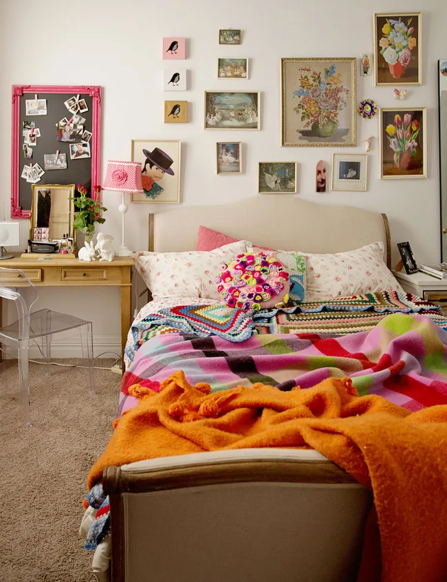 Le Forge bed, retro blankets, kids room