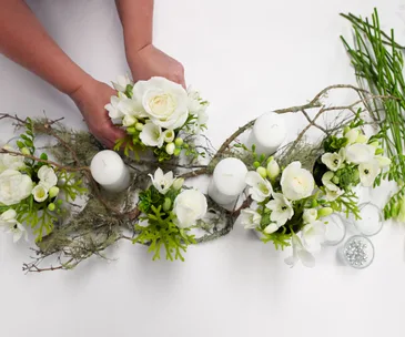 Floral Fridays: Recreate a fresh white table arrangement