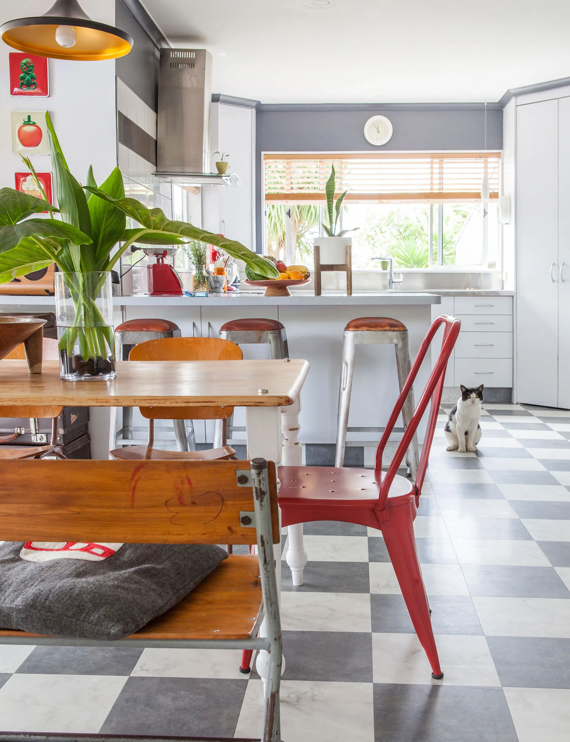 Caron tapped into her love of retro for the kitchen and dining space.