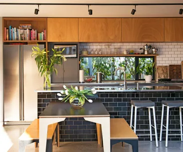 A state house gets a modern addition