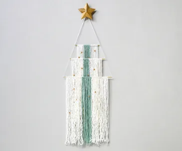 How to create a festive wall hanging