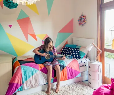 Bright paint effects transform these kids’ rooms