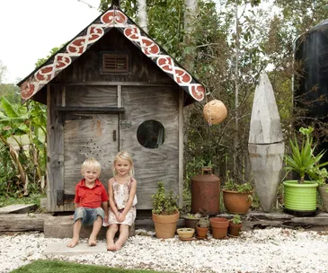 A Waiheke workshop becomes an unlikely family home
