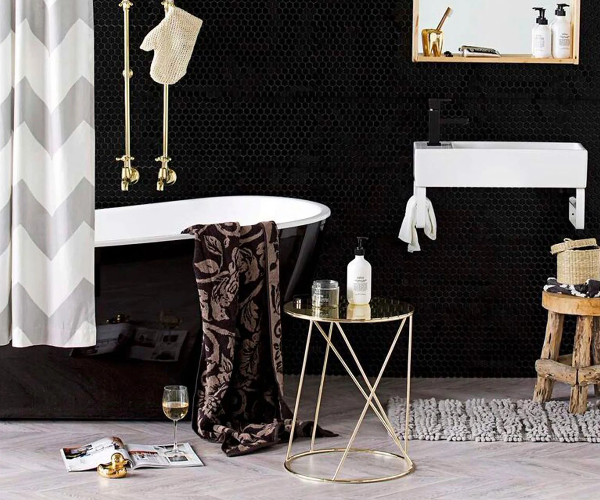 How to create a monochrome bathroom