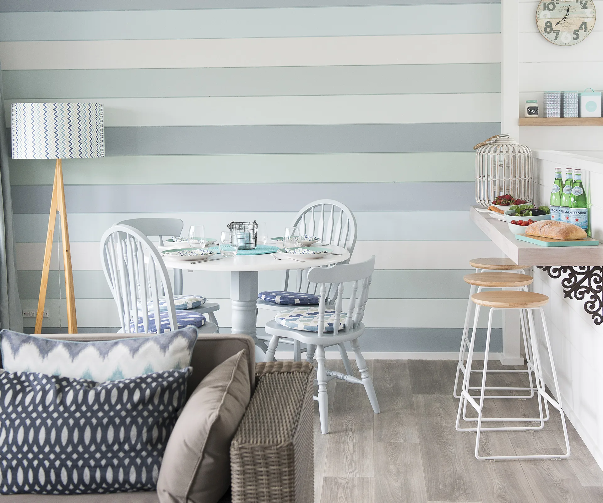 A two bedroom bach in Matarangi with beachy charm