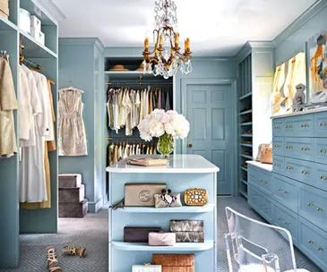 How to do a seasonal wardrobe clean out