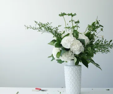 How to create a fresh floral arrangement