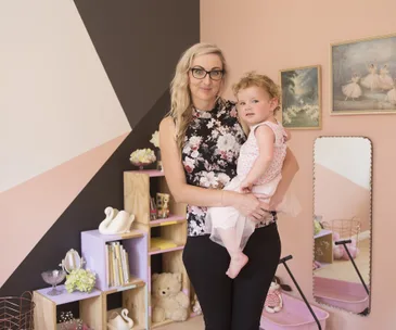 Decorating a girl’s room in geometric shapes