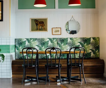 A seaside eatery with a Florida-inspired fit-out