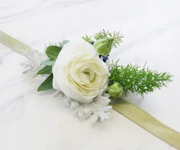 How to make a corsage