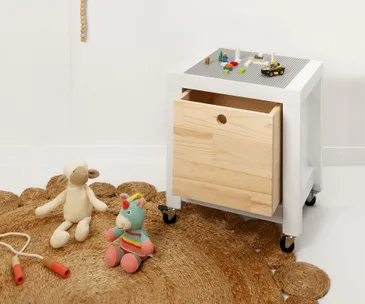 How to create a mobile Lego station that doubles as storage