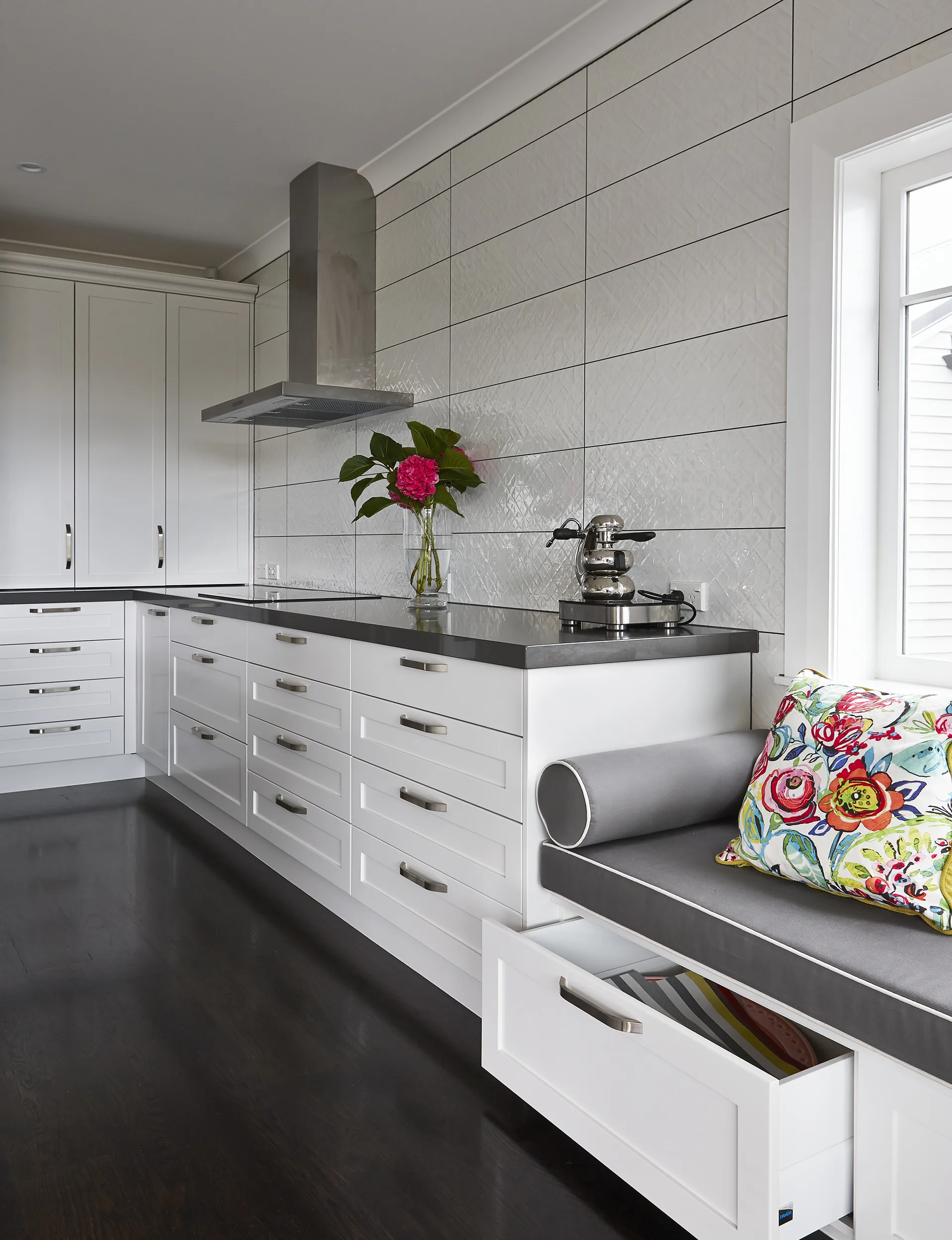 YH0816_REN_ThenNow_Kidd_YHG_KitchenThenandNow13848