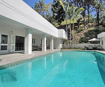 The multi-million dollar Airbnb Karlie Kloss called home