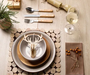 How to create your own Christmas table toppers