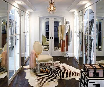 How to organise your wardrobe like a star
