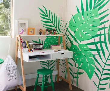 A neutral guest bedroom is transformed into tropical kid’s room