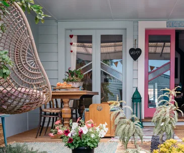 This little country cottage has the sweetest floral style