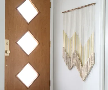 Shelley Ferguson discovers how to make this chic wall hanging