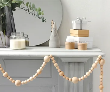 4 incredibly chic Christmas decoration projects with wooden beads