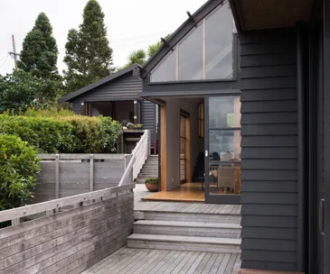 Mid-century style lines inspired the extension of this small Titirangi cottage