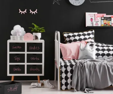 Use these clever ideas with blackboard paint in your kid’s bedroom