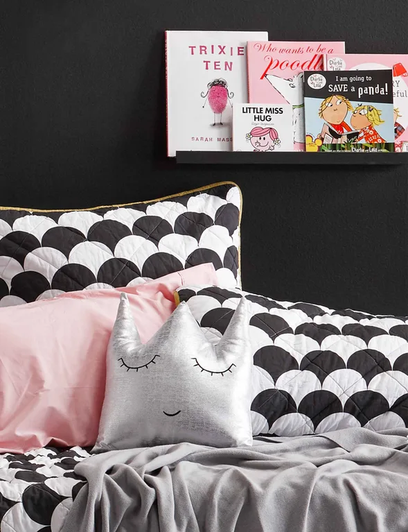 How to use chalkboard paint in your kid's bedroom