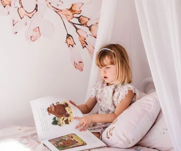 See how this floral wall decal entirely transformed this little girl’s room